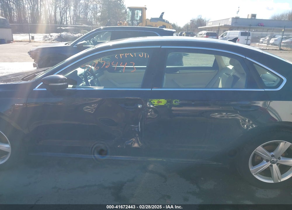 2015 VOLKSWAGEN PASSAT VIN: 1VWAT7A31FC111304