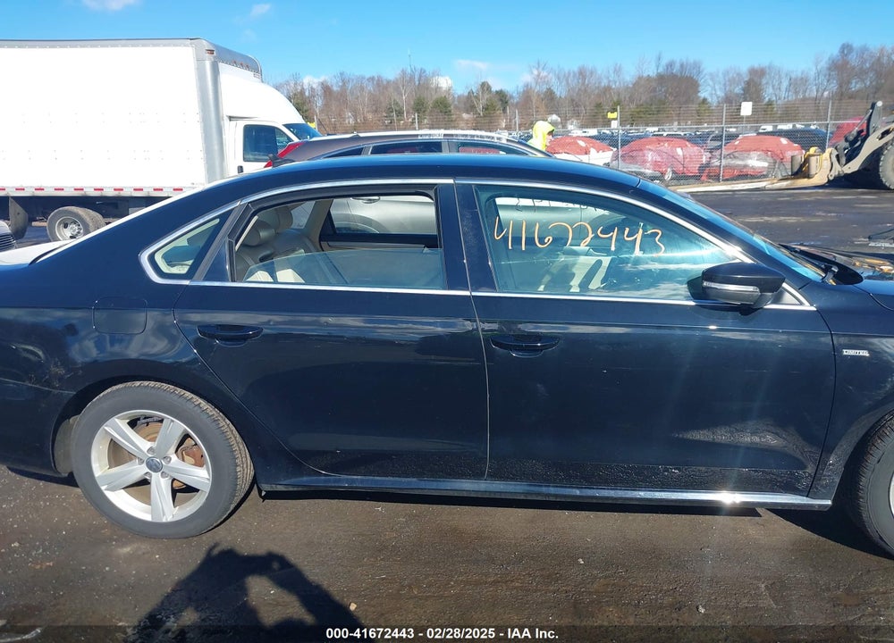 2015 VOLKSWAGEN PASSAT VIN: 1VWAT7A31FC111304