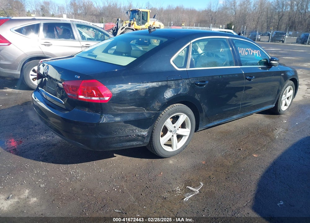 2015 VOLKSWAGEN PASSAT VIN: 1VWAT7A31FC111304