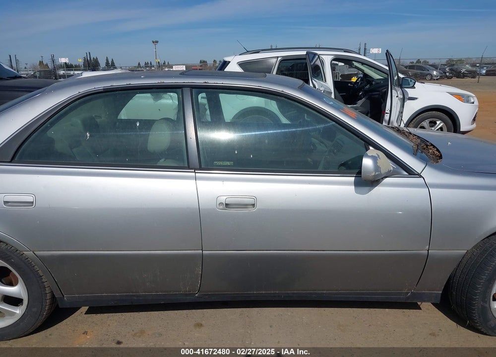2001 LEXUS ES 300 VIN: JT8BF28G715108719