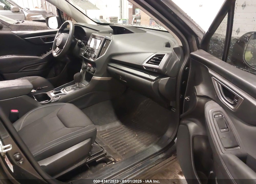 2019 SUBARU FORESTER VIN: JF2SKACC8KH586175