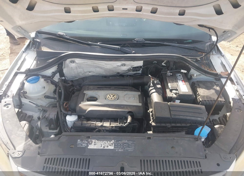 2010 VOLKSWAGEN TIGUAN VIN: WVGAV7AX5AW528427