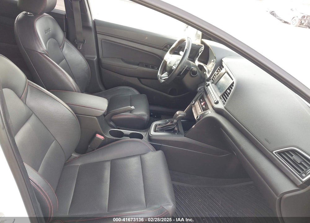 2017 HYUNDAI ELANTRA VIN: KMHD04LB2HU321608