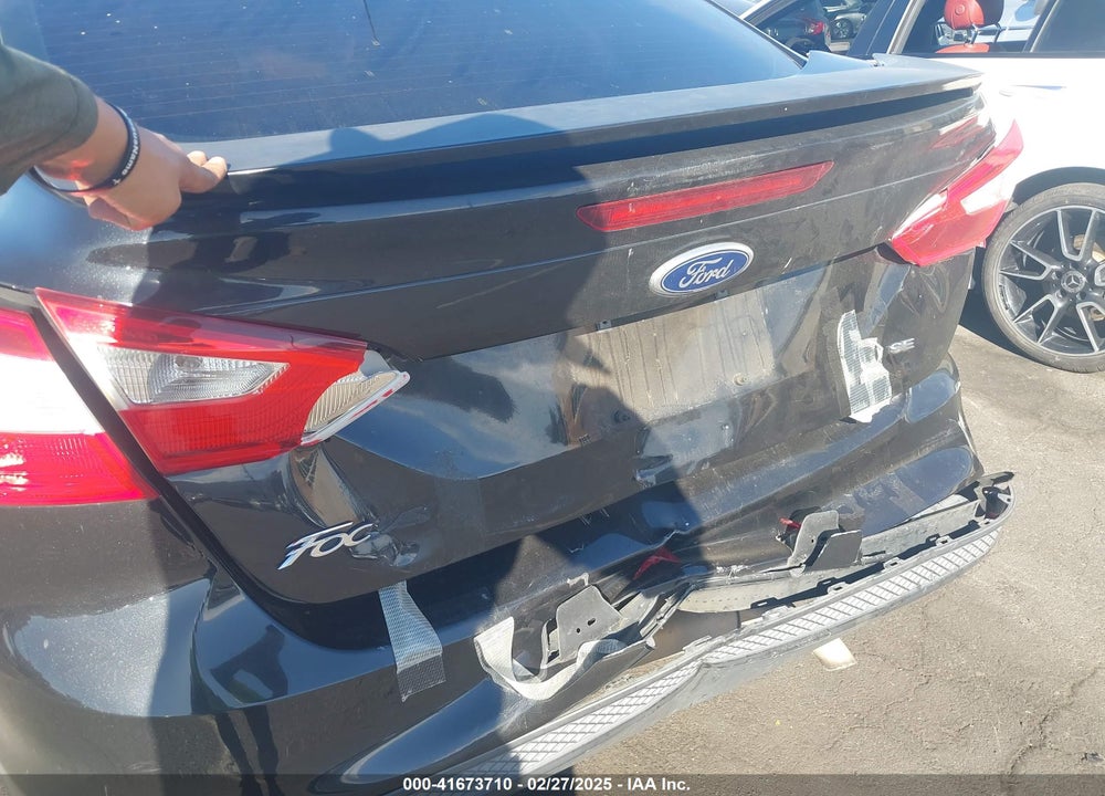 2014 FORD FOCUS VIN: 1FADP3F27EL111583