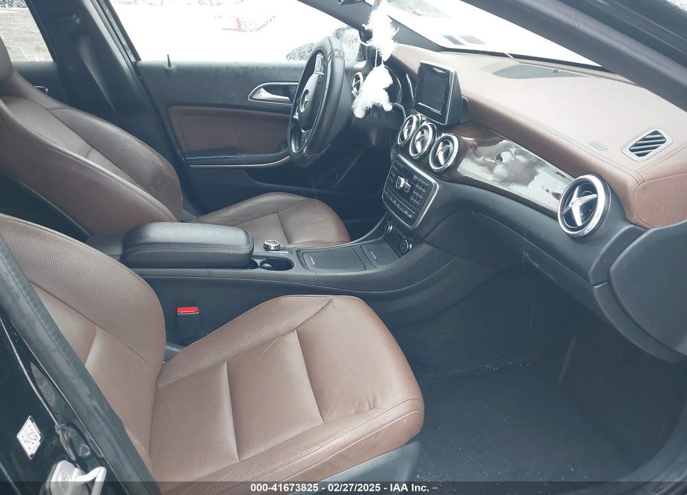 2015 MERCEDES-BENZ GLA VIN: WDCTG4GB0FJ113757
