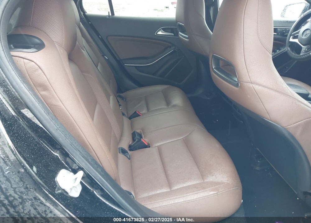 2015 MERCEDES-BENZ GLA VIN: WDCTG4GB0FJ113757