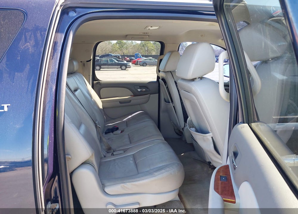 2008 CHEVROLET SUBURBAN 1500 LT VIN: 1GNFK163X8R111651