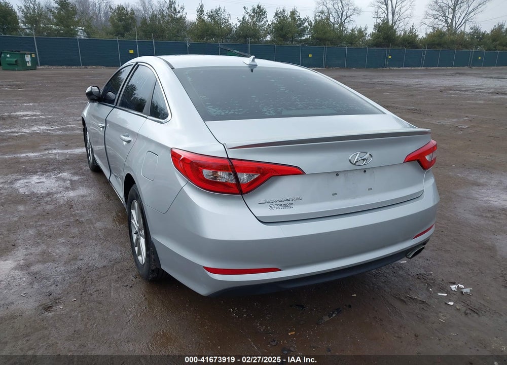 2015 HYUNDAI SONATA SE VIN: 5NPE24AF1FH150740