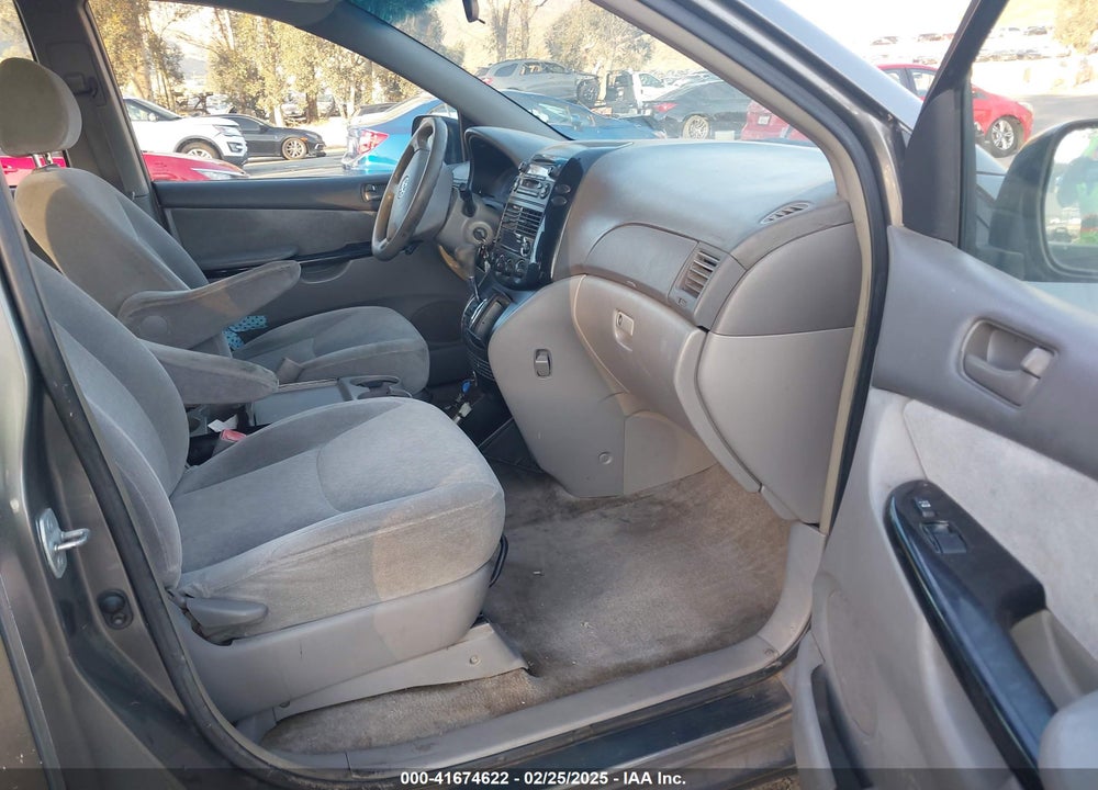 2005 TOYOTA SIENNA CE VIN: 5TDZA23C85S371210