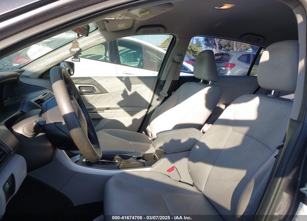 2015 HONDA ACCORD LX VIN: 1HGCR2F31FA114139
