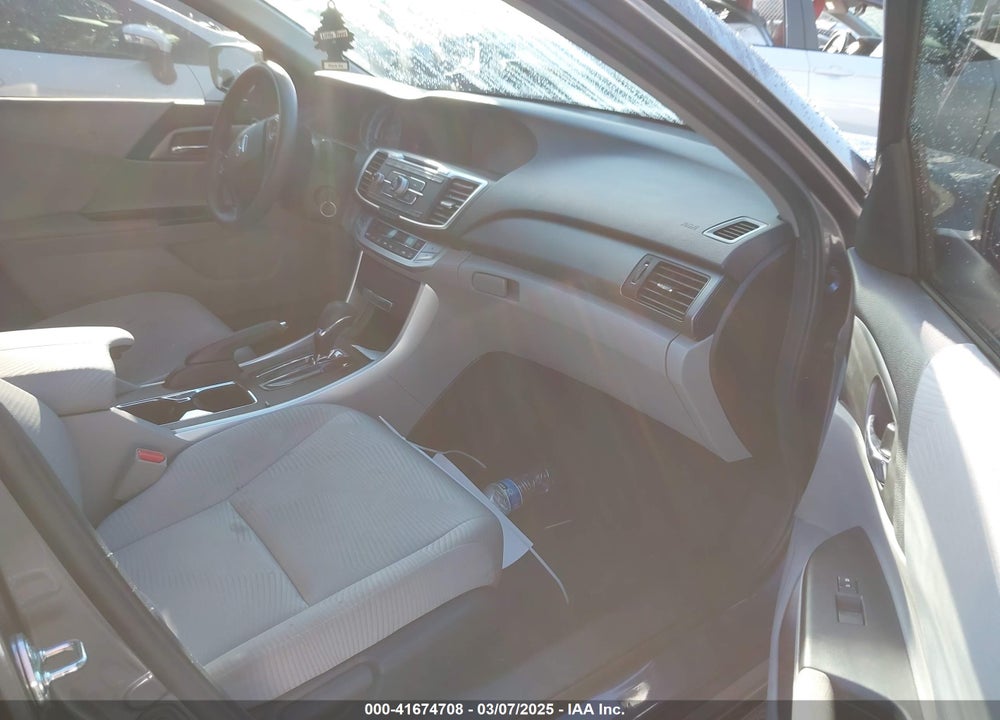 2015 HONDA ACCORD LX VIN: 1HGCR2F31FA114139