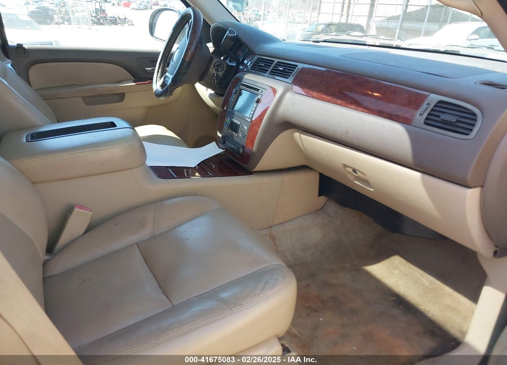 2011 CHEVROLET TAHOE LTZ VIN: 1GNSKCE01BR397799
