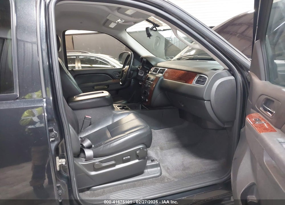 2011 CHEVROLET TAHOE LT VIN: 1GNSKBE08BR180258