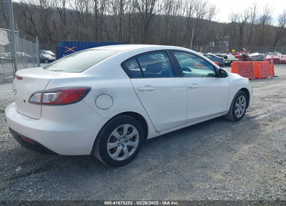 2011 MAZDA 3 I SPORT VIN: JM1BL1UF4B1395415