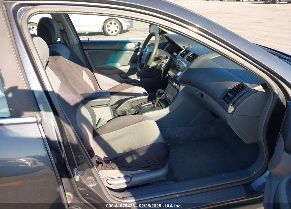 2004 HONDA ACCORD 2.4 LX VIN: 1HGCM56364A061564