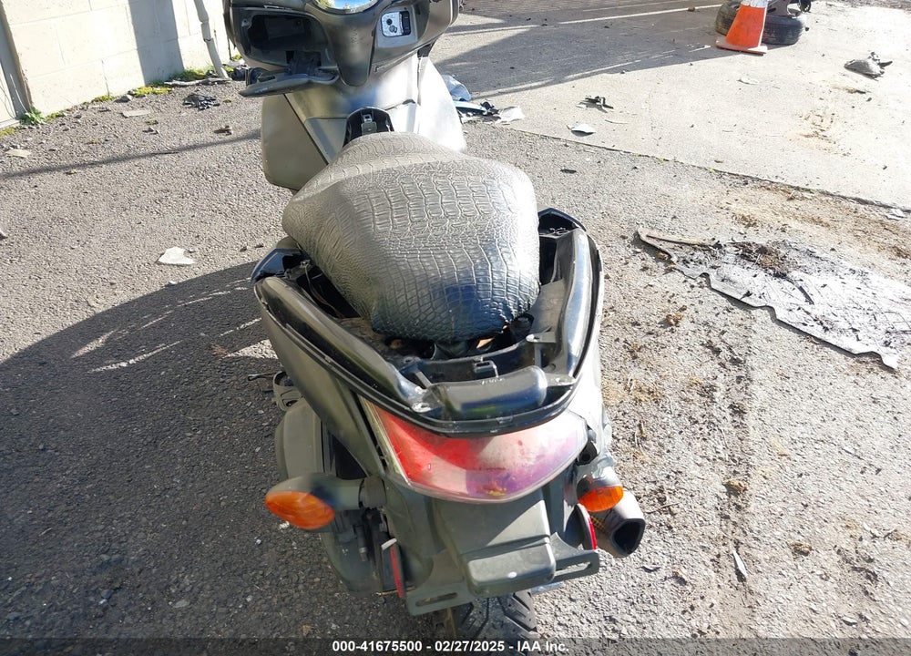 2013 HONDA PCX 150 VIN: MLHKF1215D5007308
