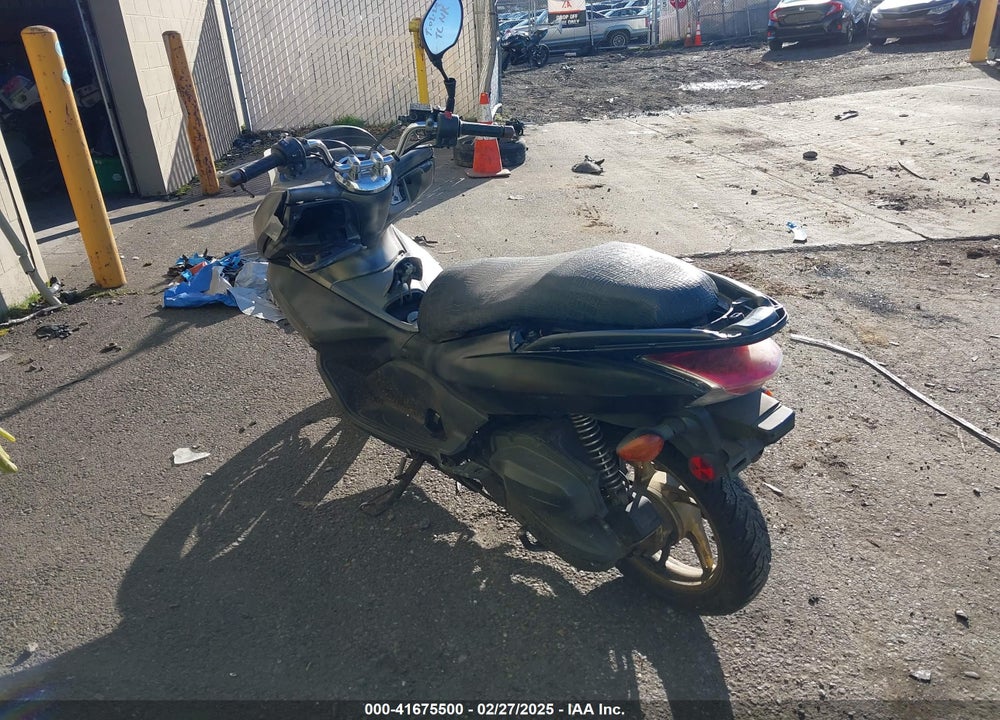 2013 HONDA PCX 150 VIN: MLHKF1215D5007308
