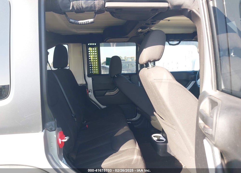 2015 JEEP WRANGLER UNLIMITED SPORT VIN: 1C4BJWDG8FL642098
