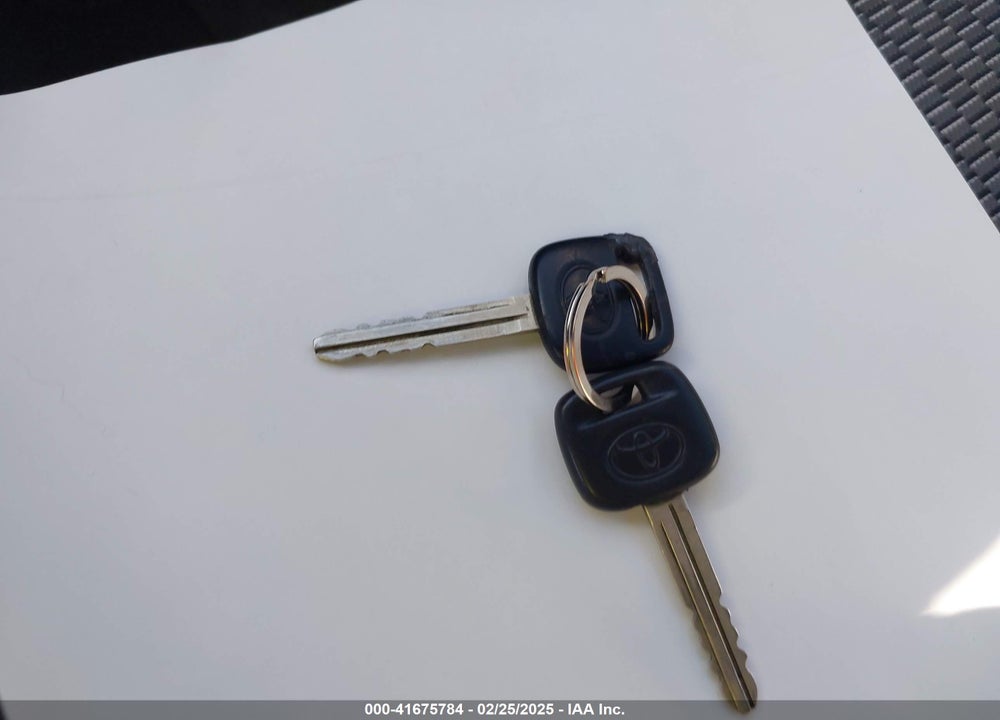 2004 TOYOTA RAV4 VIN: JTEGD20V240028698