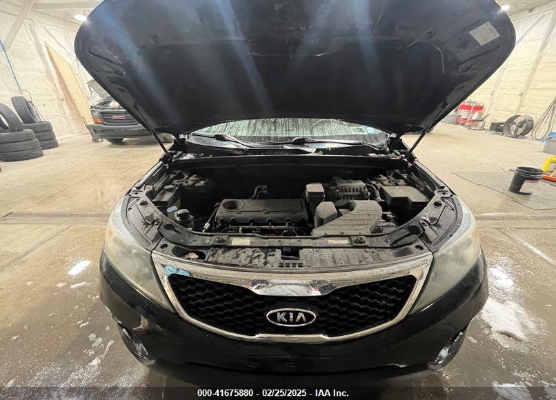 2011 KIA SORENTO LX VIN: 5XYKT3A13BG146351