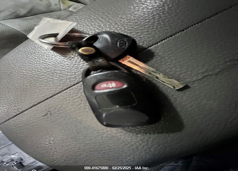 2011 KIA SORENTO LX VIN: 5XYKT3A13BG146351