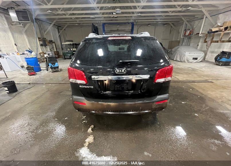2011 KIA SORENTO LX VIN: 5XYKT3A13BG146351
