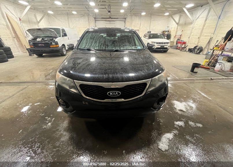 2011 KIA SORENTO LX VIN: 5XYKT3A13BG146351
