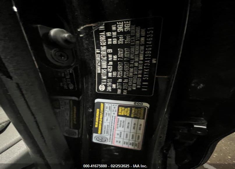 2011 KIA SORENTO LX VIN: 5XYKT3A13BG146351