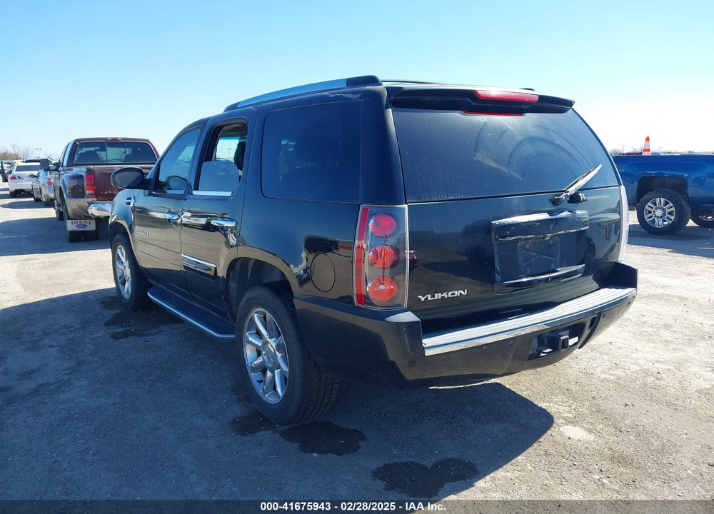 2007 GMC YUKON DENALI VIN: 1GKFK63857J399649