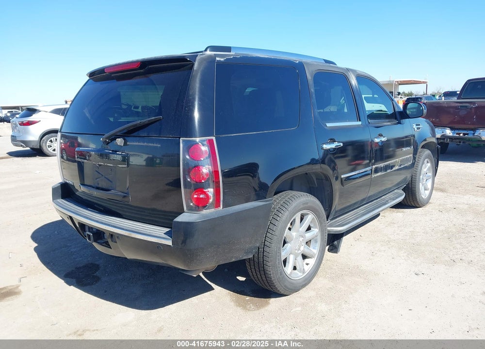 2007 GMC YUKON DENALI VIN: 1GKFK63857J399649