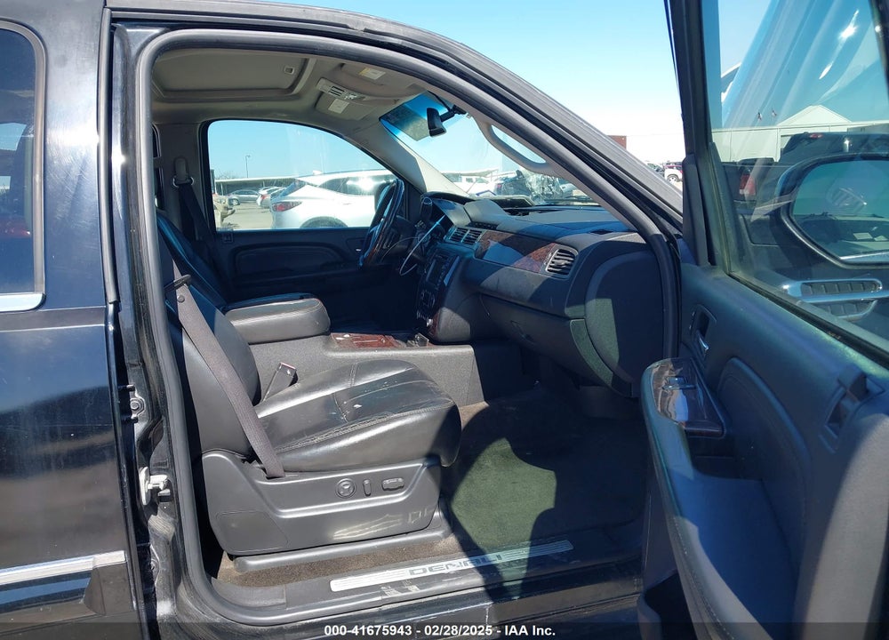 2007 GMC YUKON DENALI VIN: 1GKFK63857J399649