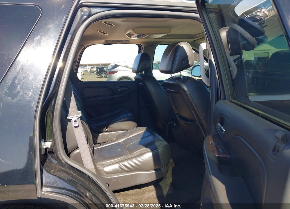 2007 GMC YUKON DENALI VIN: 1GKFK63857J399649