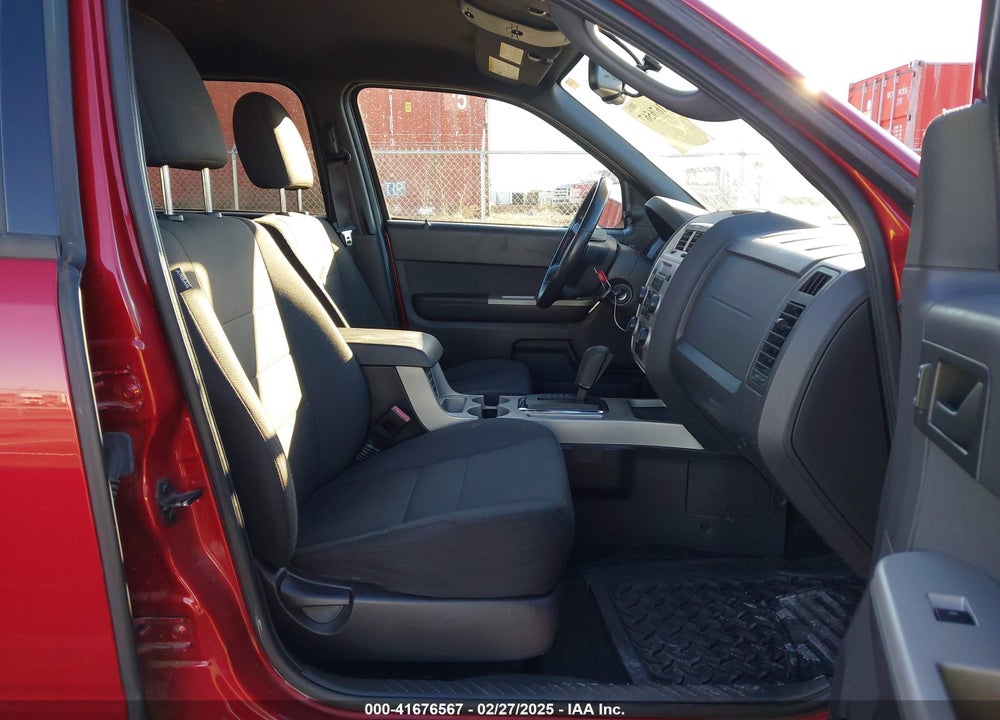 2011 FORD ESCAPE VIN: 1FMCU0D70BKB46040