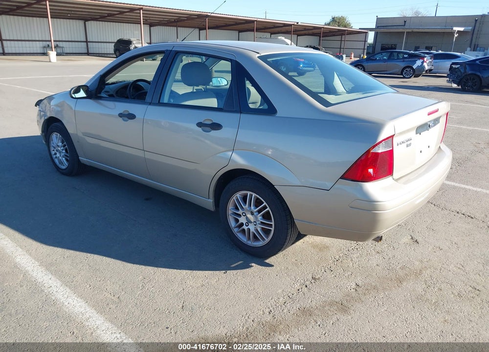 2007 FORD FOCUS VIN: 1FAFP34N27W324285