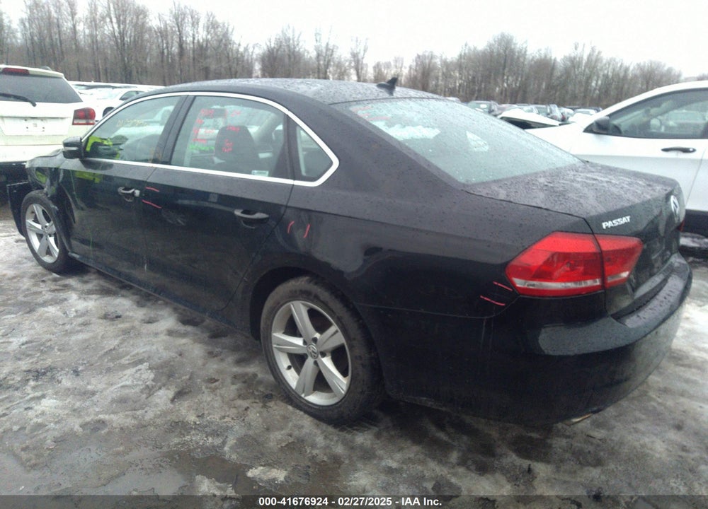 2013 VOLKSWAGEN PASSAT VIN: 1VWBN7A30DC117865