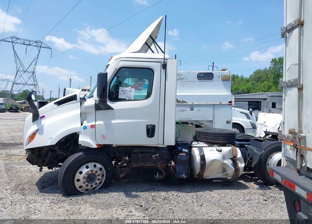 2022 FREIGHTLINER NEW CASCADIA 116 VIN: 3AKJHTDV6NDNG3996