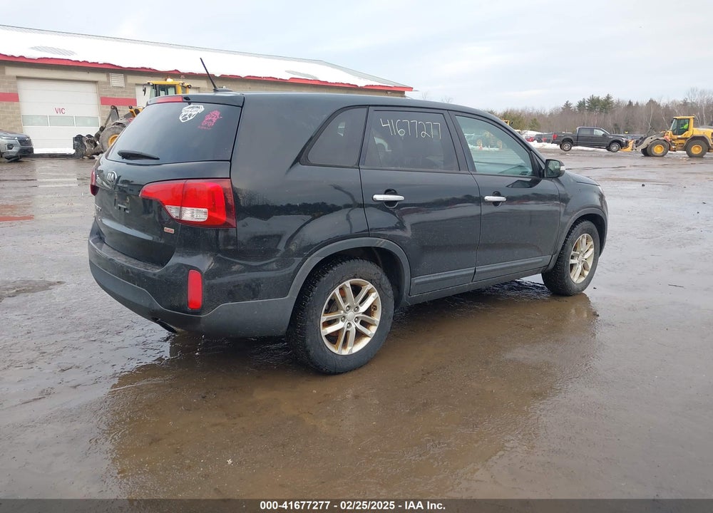 2014 KIA SORENTO LX VIN: 5XYKT3A68EG521280