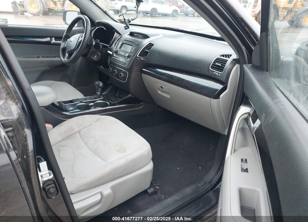 2014 KIA SORENTO LX VIN: 5XYKT3A68EG521280