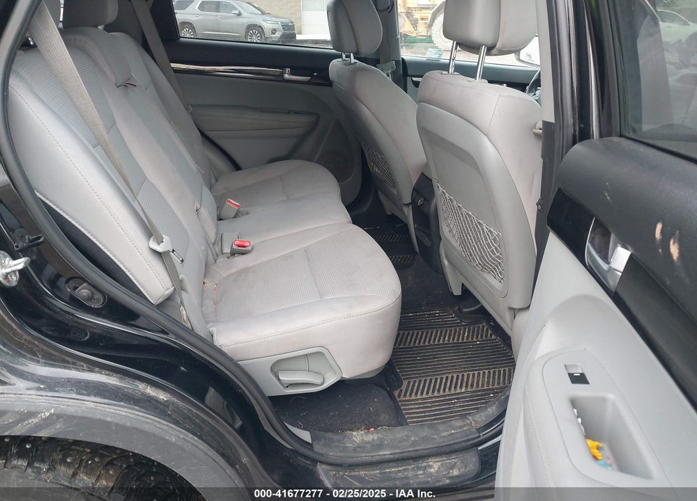 2014 KIA SORENTO LX VIN: 5XYKT3A68EG521280