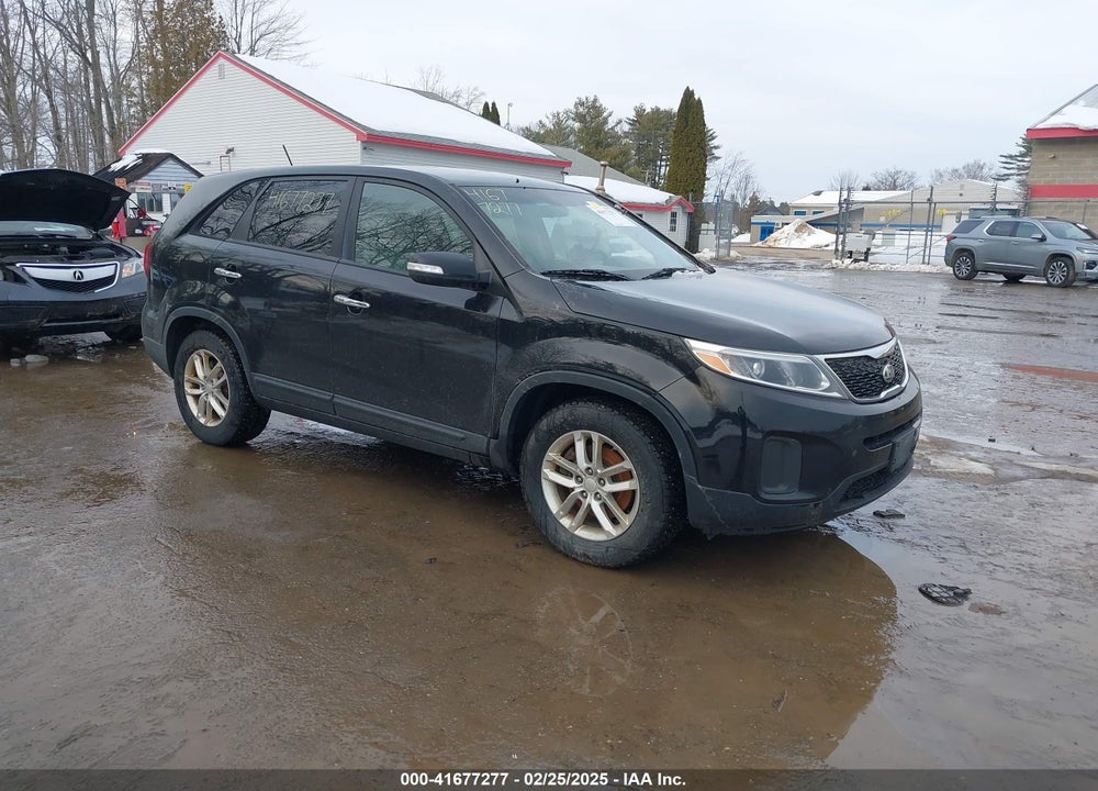 2014 KIA SORENTO LX VIN: 5XYKT3A68EG521280