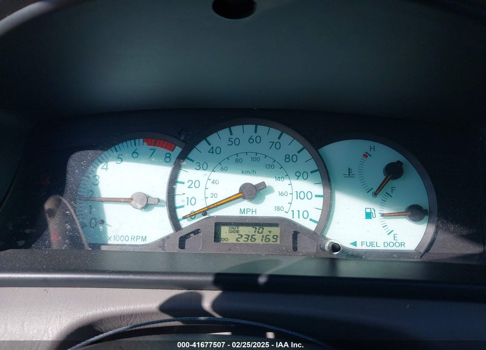 2004 TOYOTA COROLLA LE VIN: 1NXBR32E84Z331802