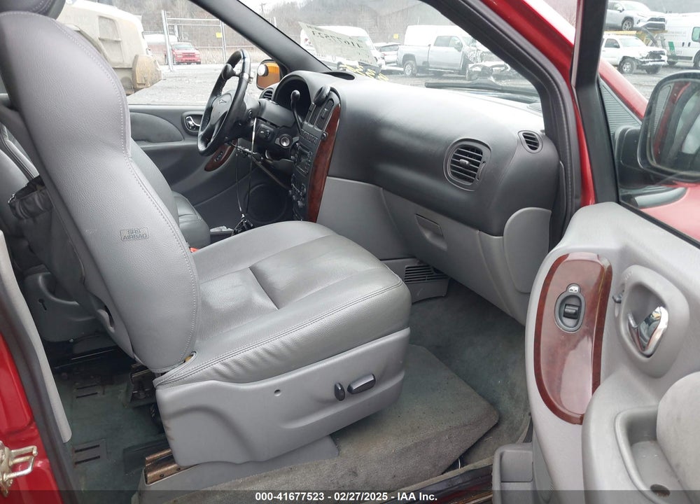 2004 CHRYSLER TOWN & COUNTRY LIMITED VIN: 2C8GP64L14R538332