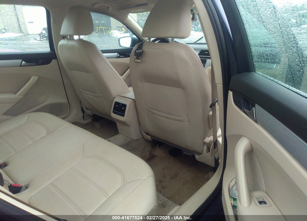 2013 VOLKSWAGEN PASSAT VIN: 1VWBP7A34DC122559