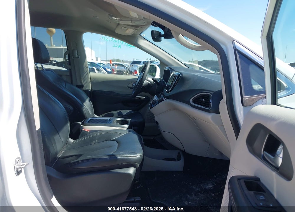 2022 CHRYSLER PACIFICA TOURING L VIN: 2C4RC1BG3NR198844