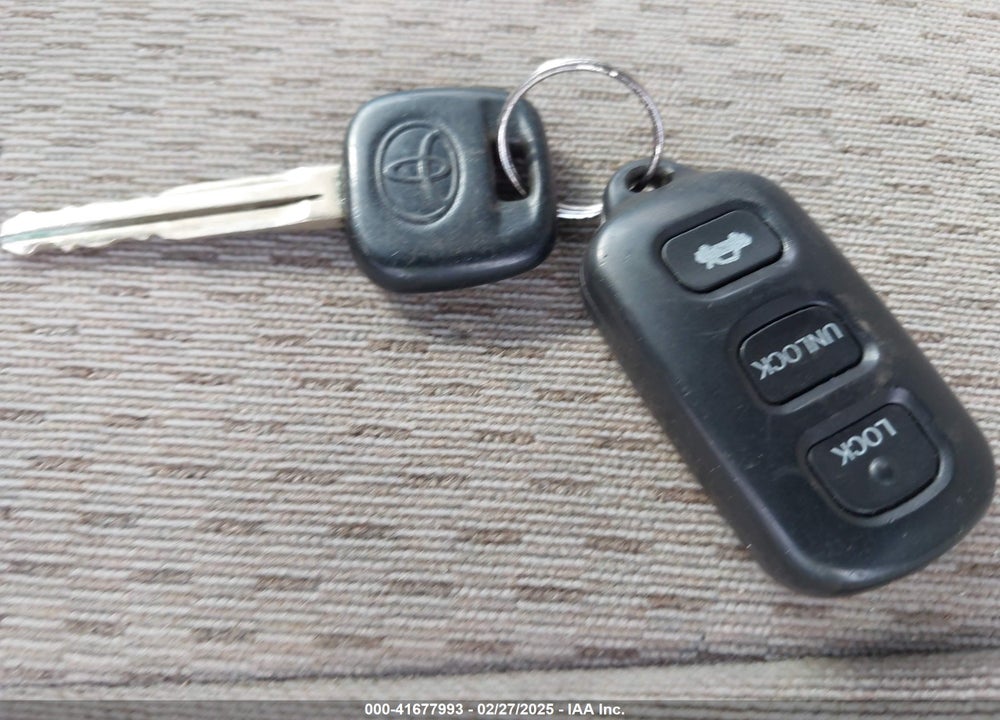 2003 TOYOTA CAMRY LE VIN: 4T1BE32K83U130112