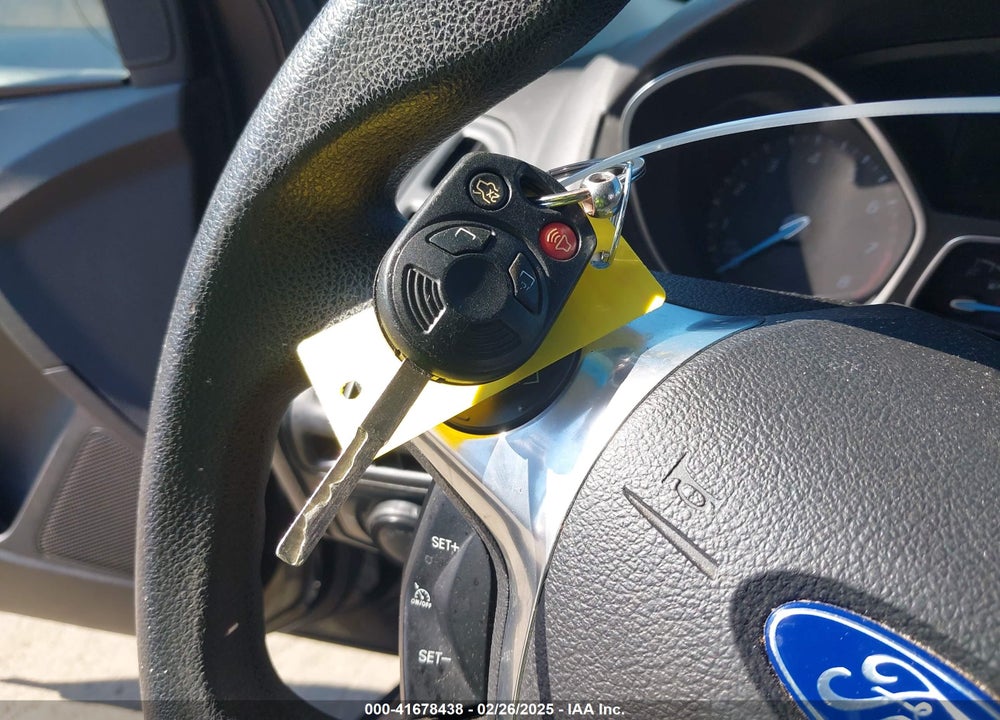 2014 FORD FOCUS VIN: 1FADP3F2XEL437104