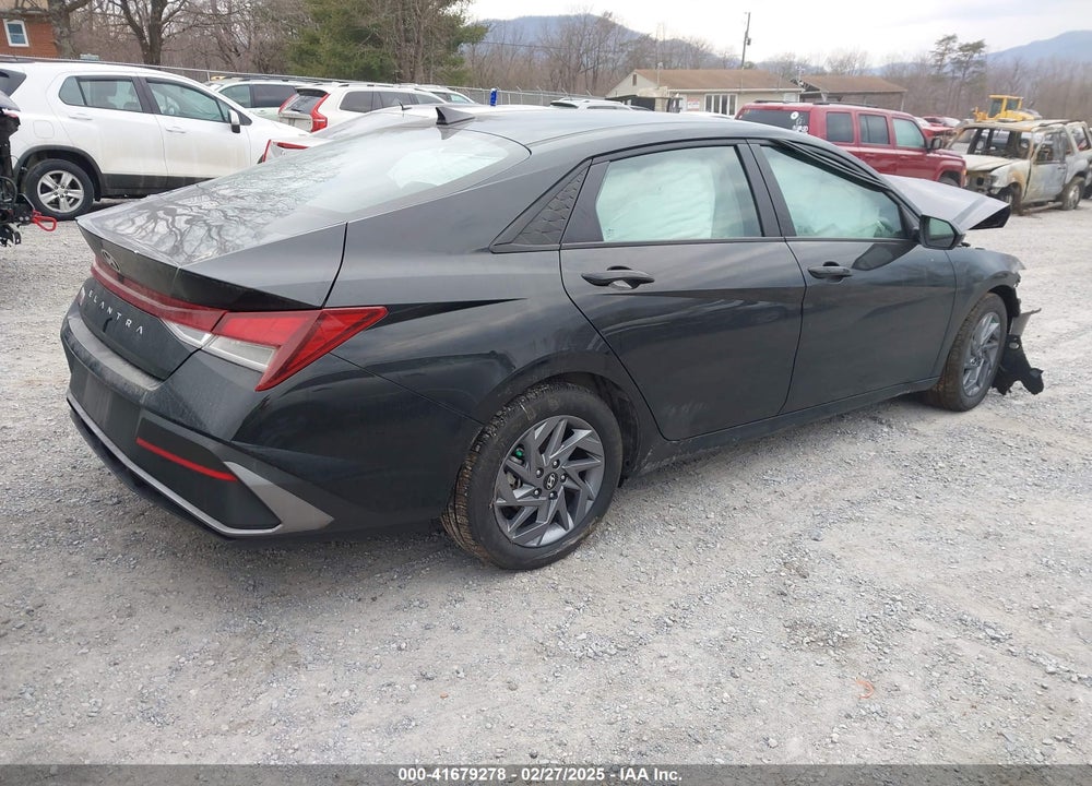 2024 HYUNDAI ELANTRA VIN: KMHLM4DG8RU753762