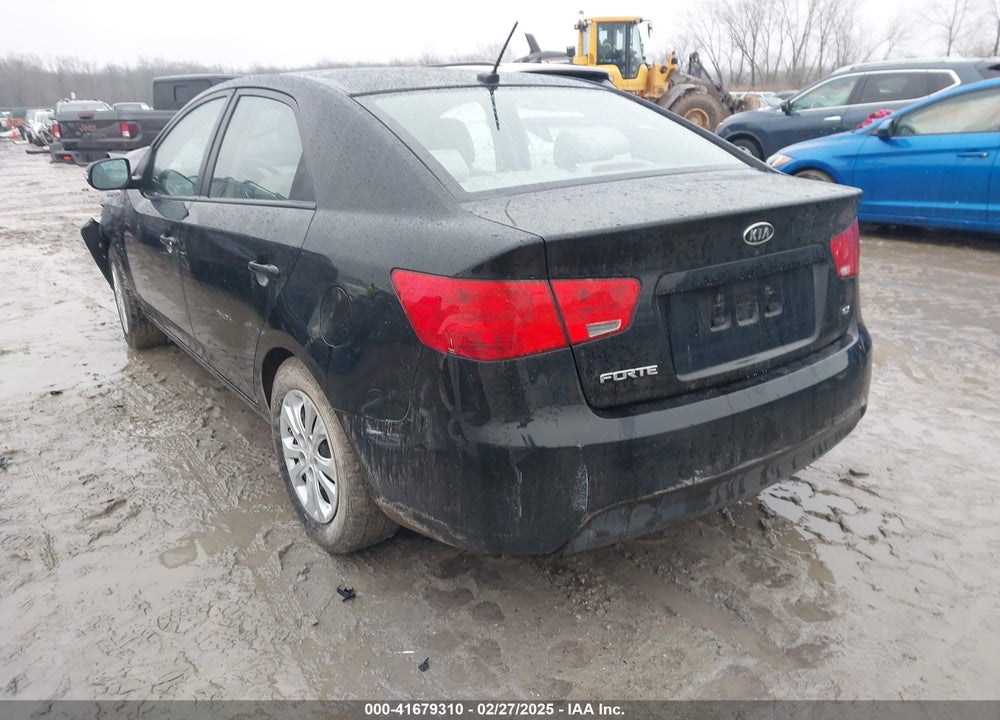 2010 KIA FORTE VIN: KNAFU4A2XA5852704