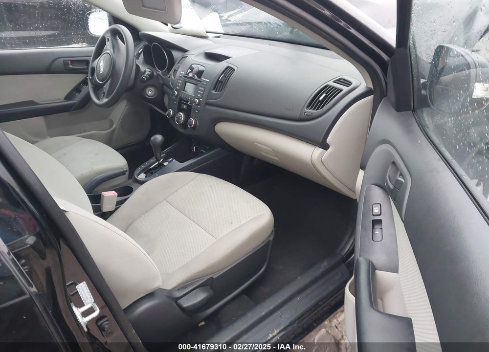 2010 KIA FORTE VIN: KNAFU4A2XA5852704