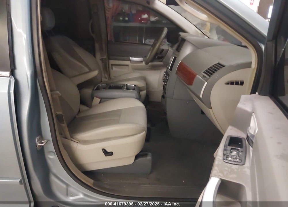 2008 CHRYSLER TOWN & COUNTRY VIN: 2A8HR54P68R839206